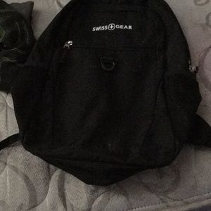 I’m selling a Swiss gear backpack
